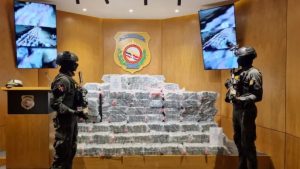 SPM: La DNCD y Armada arrestan tres con 810 paquetes de cocaína