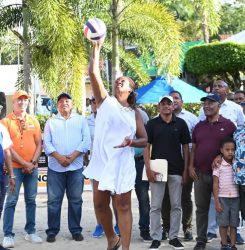 Inauguran torneo de voleibol playero en Festival Hato Mayor