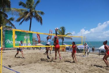 Las Primas y Cabarete triunfan en el torneo voleibol playero de PP