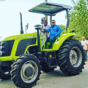 FEDA impulsa la ganadería de la región Este con entrega tractores