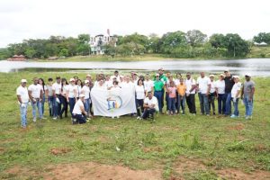 Voluntariado BC siembra 1,800 árboles en la cuenca de río Ozama