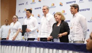 R.Dominicana firma 4 acuerdos recuperar el turismo canadiense
