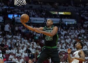 Al Horford encesta 16 puntos y Boston se acerca finales de la NBA