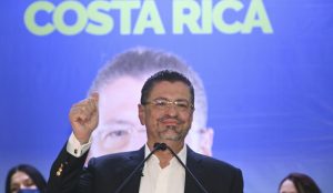 COSTA RICA: Rusos amenazan con «tumbar» gobierno por $20 MM