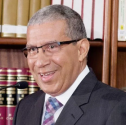 Un lengua suelta escoltado por un coronel