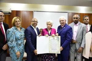 Cámara de Diputados reconoce aportes de Milagros Ortiz Bosch