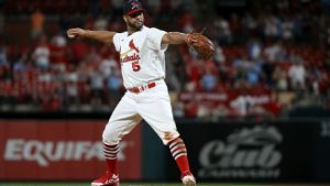 Albert Pujols lanza por primera vez en 22 años en Grandes Ligas