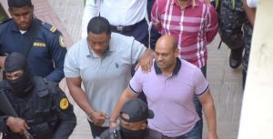 SANTIAGO: Encarcelan 2 policías por la muerte de un peluquero