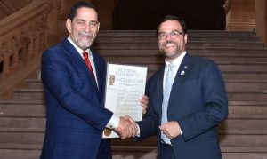 NUEVA YORK: Cónsul dominicano Eligio Jáquez recibe proclama Senado