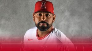 Los Angeles Angels promueven a César Valdez a las Grandes Ligas