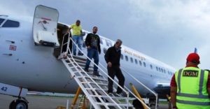 Llegan a R. Dominicana otros 75 exconvictos que deportó EE.UU.
