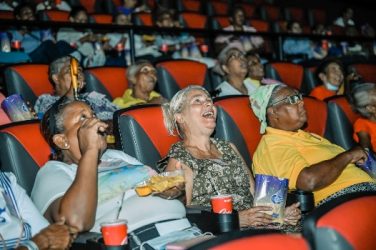 Altice Dominicana y Jompéame llevan a madres y abuelas al cine