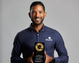 Dominicano gana premio mundial en tecnología educativa