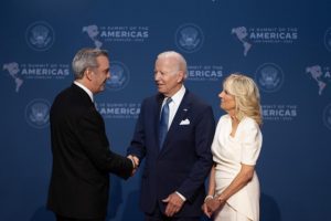 Abinader y Biden intercambian saludos en Cumbre Las Américas