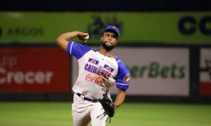 Escogido ha firmado tres agentes libres en temporada baja beisbol