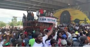 Miles piden Jean B. Aristide sea «el presidente de transición»