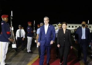 Presidente RD regresó al país tras asistir a Cumbre de las Américas