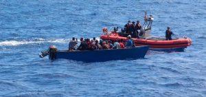 PUERTO RICO: Interceptan bote con 54 migrantes dominicanos