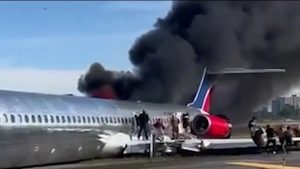 MIAMI: Investigan incidente con avión dominicano se incendió al aterrizar
