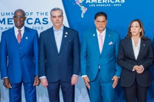 LOS ANGELES: Abinader se reúne con la vicepresidenta de los EEUU