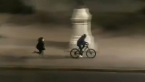 CHILE: Apresan dominicano robaba celulares en bicicleta