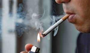 Estudio vincula tabaco con más  riesgo de fracturas en los hombres