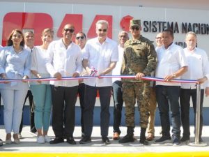 Presidente inaugura varias obras construidas en Samaná y P. Plata