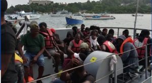 Rescatan 97 tripulantes de una embarcación a la deriva Samaná