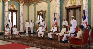 Abinader recibe credenciales de ocho nuevos embajadores en RD