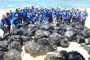 Citi realiza jornada de limpieza en playa de Haina