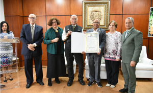 Cámara de Diputados reconoce al
exlegislador Fidelio Despradel Cámara de Diputados reconoce al
exlegislador Fidelio Despradel