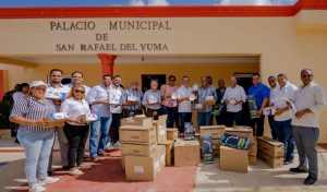 Grupo Puntacana dona 105 luminarias a 2 comunidades de LA