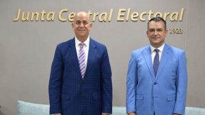 De León pide presidente de JCE proteger credibilidad y confianza