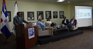 Intelectuales destacan carácter inamovible el Himno Nacional 