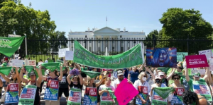WASHINGTON: Cientos protestan por  sentencia del aborto EEUU
