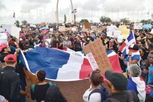 NY: Dominicanos realizan plantón para exigir disolución de la OTAN