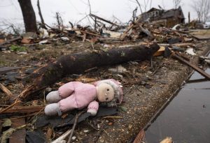 EEUU: Kentucky limpia restos de inundaciones salda 26 muertes