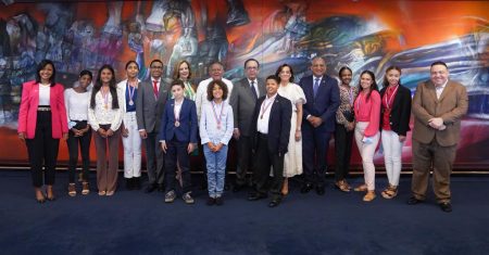 Gobernador BC recibe Embajador en España y a estudiantes de la RD Gobernador BC recibe Embajador en España y a estudiantes de la RD