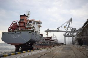 Salió hoy del puerto ucraniano de Odesa el primer barco con grano