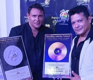 El «Coronel de la Bachata» recibe disco oro en Santa Marta, Colombia