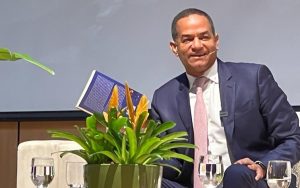 Julio César Valentín publica libro sobre los movimientos sociales RD