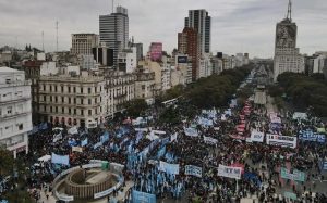 ARGENTINA: Sindicatos copan la capital y piden frenar la inflación