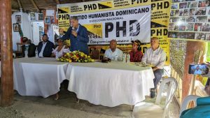 PHD juramenta a decenas de personas en la provincia Samaná PHD juramenta a decenas de personas en la provincia Samaná