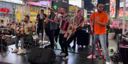 NY: D‘AHORA, primer grupo típico de RD en concierto en Time Square