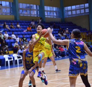 San Carlos derrota Mauricio Báez en el basket distrital femenino