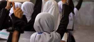 AFGANISTAN: Talibán justifican el cierre de escuelas para las niñas