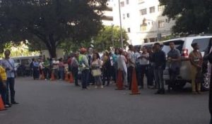 Incendio en piso 14 del «Huacal» obligó  evacuación de empleados