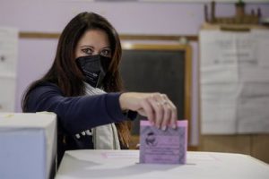 ITALIA: Participación en elecciones legislativas supera el 51 por ciento