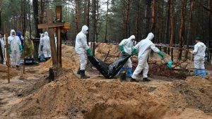 UCRANIA: Denuncian exhumación 436 cuerpos con signos de tortura