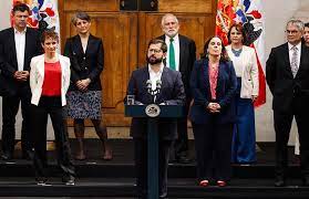 CHILE: Boric se desprende de dos de sus ministros más cercanos